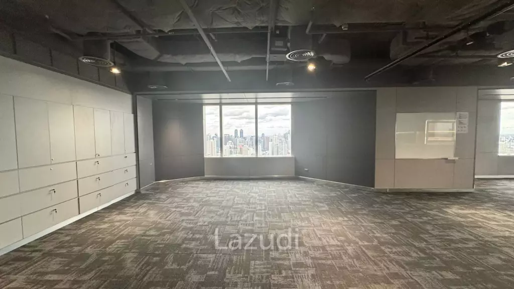 Spacious Office at All Seasons Place Lumphini