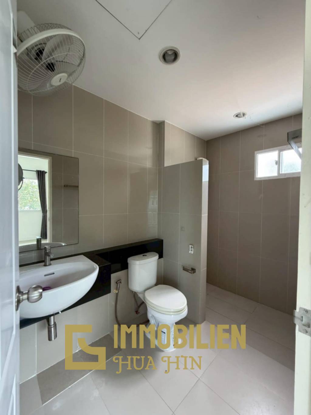 วิลล่าสไตล์โมเดิร์น 5 ห้องนอน ใจกลางหัวหิน โครงการลา วัลเลย์ วิลล์