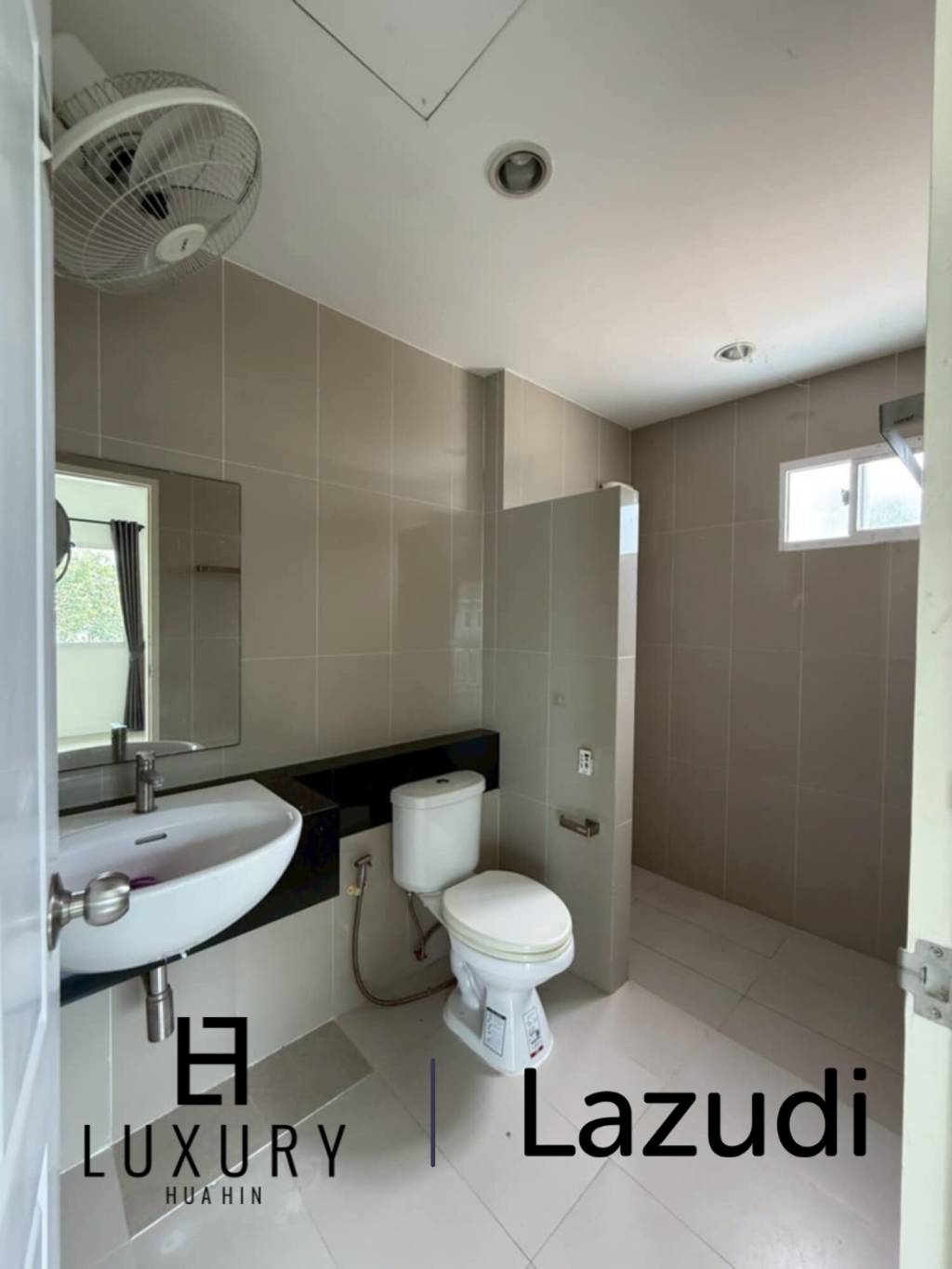 5 Schlafzimmer / 24 Stunden Sicherheitsdienst / Fitnessraum / Kinderspielplatz