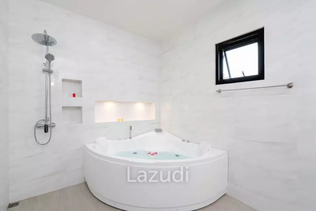 Modern 4-Bedroom Pool Villa in Pak Nam Pran