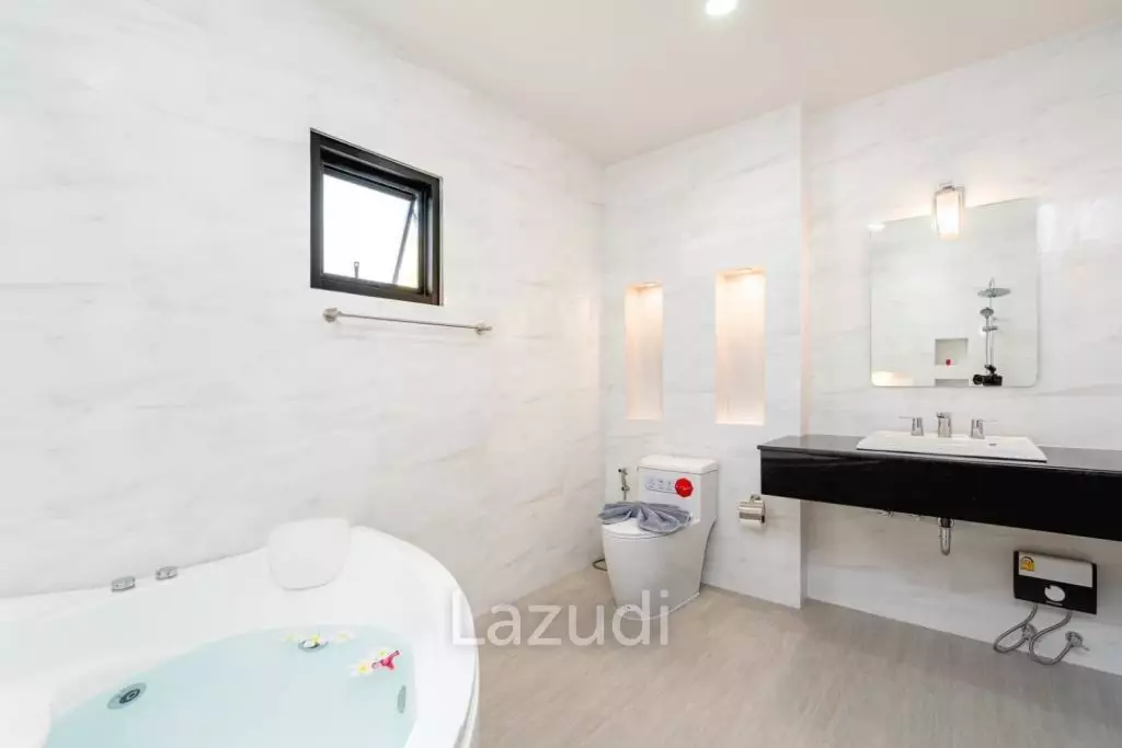 Modern 4-Bedroom Pool Villa in Pak Nam Pran