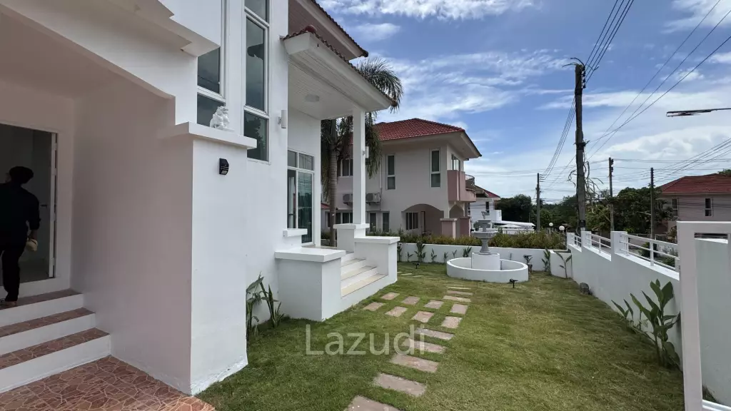 Stunning 3-Bedroom, 3-Bathroom Villa in Taling Ngam