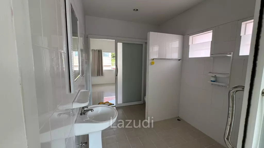 Stunning 3-Bedroom, 3-Bathroom Villa in Taling Ngam