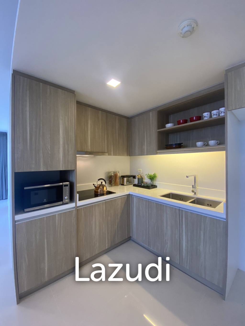 Luxury Living Beachfront, Big Condo