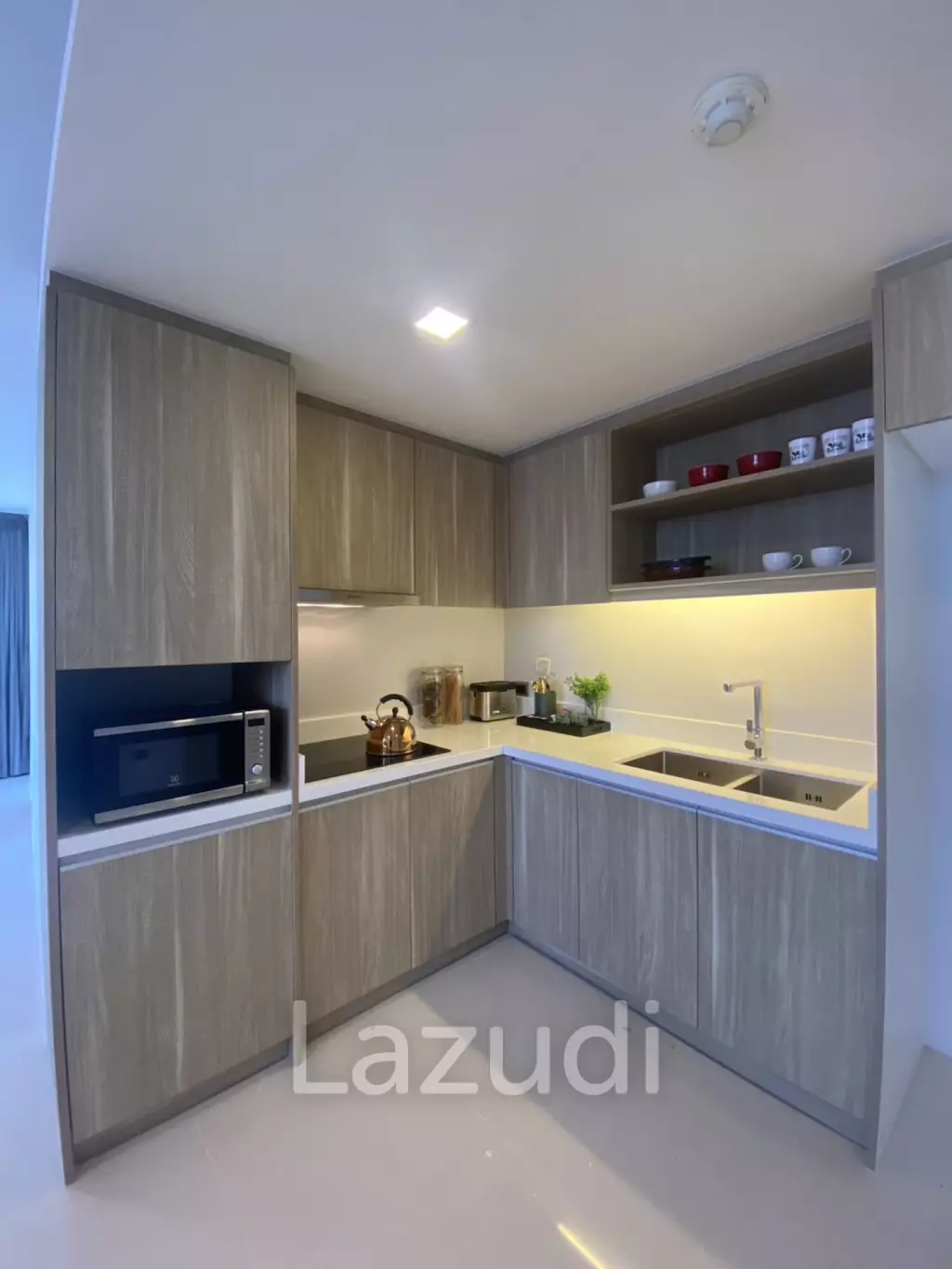 Luxury Living Beachfront, Big Condo