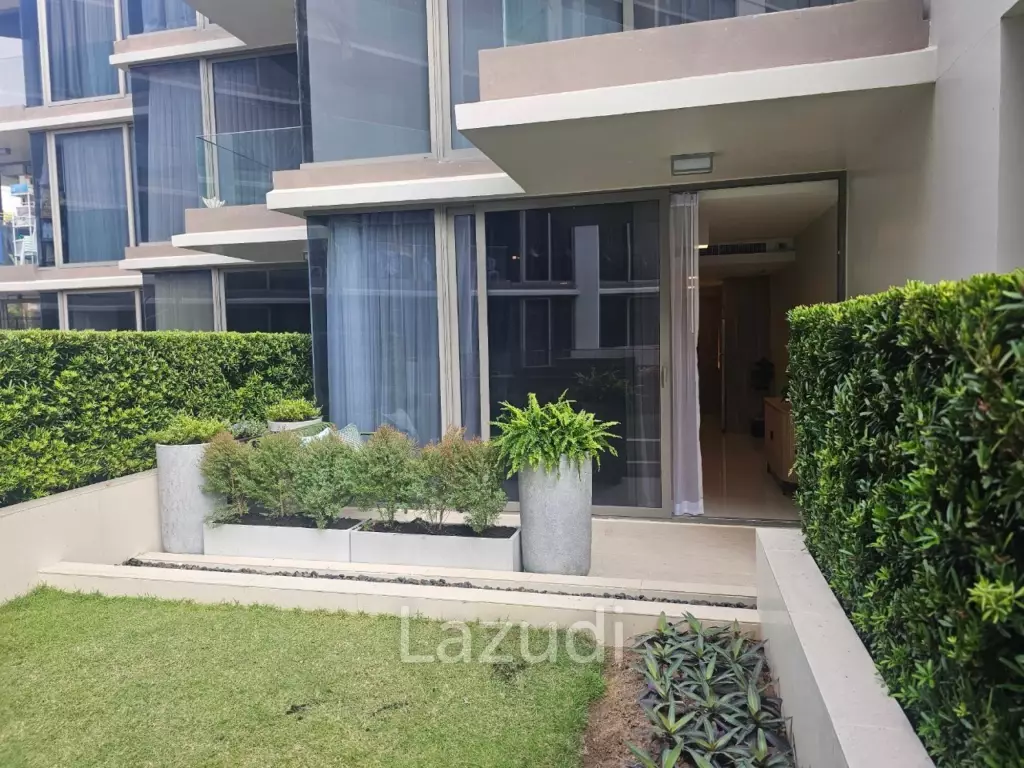 Condo with private garden, jacuzzi and more!