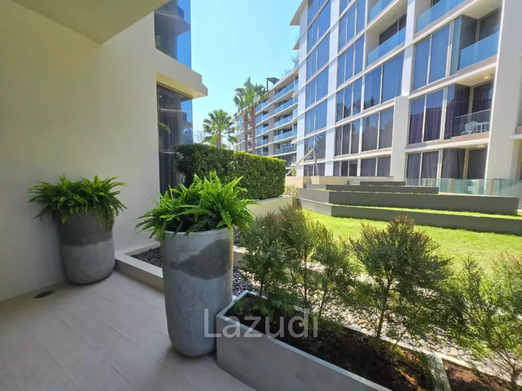 Condo with private garden, jacuzzi and more!