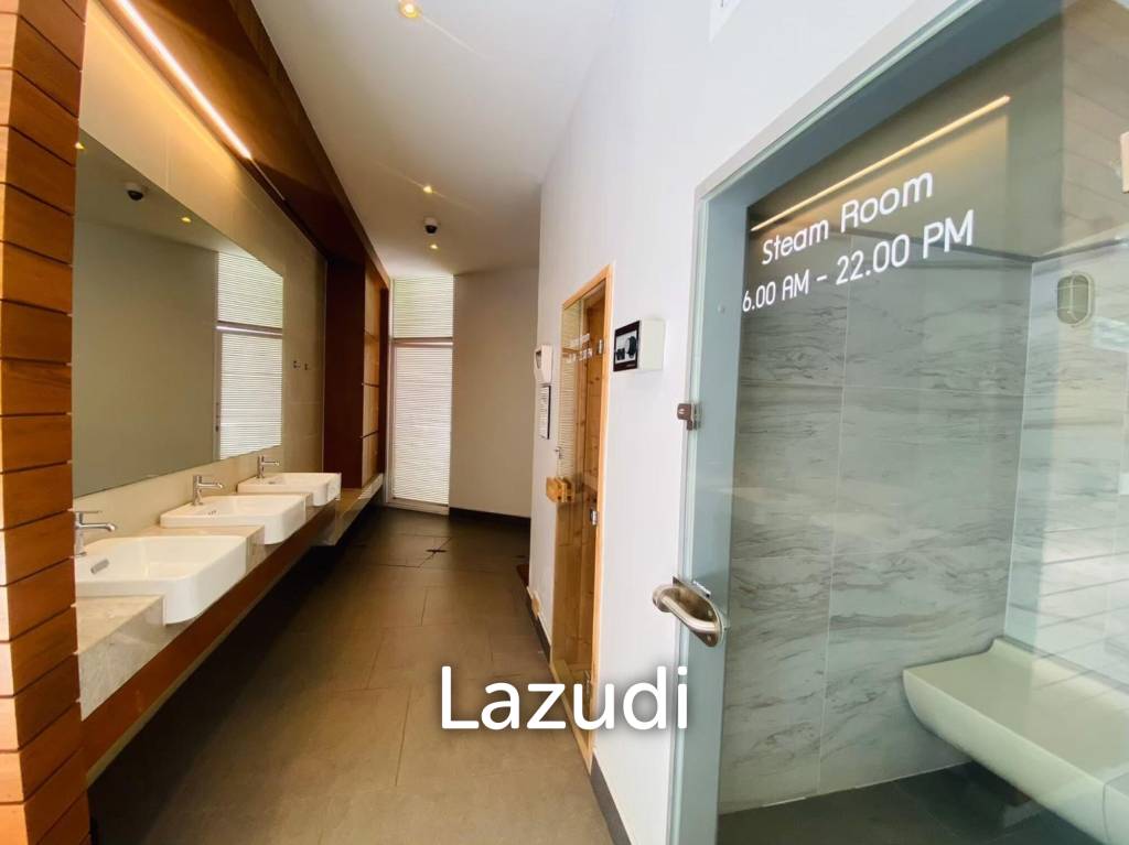 Condo with private garden, jacuzzi and more!