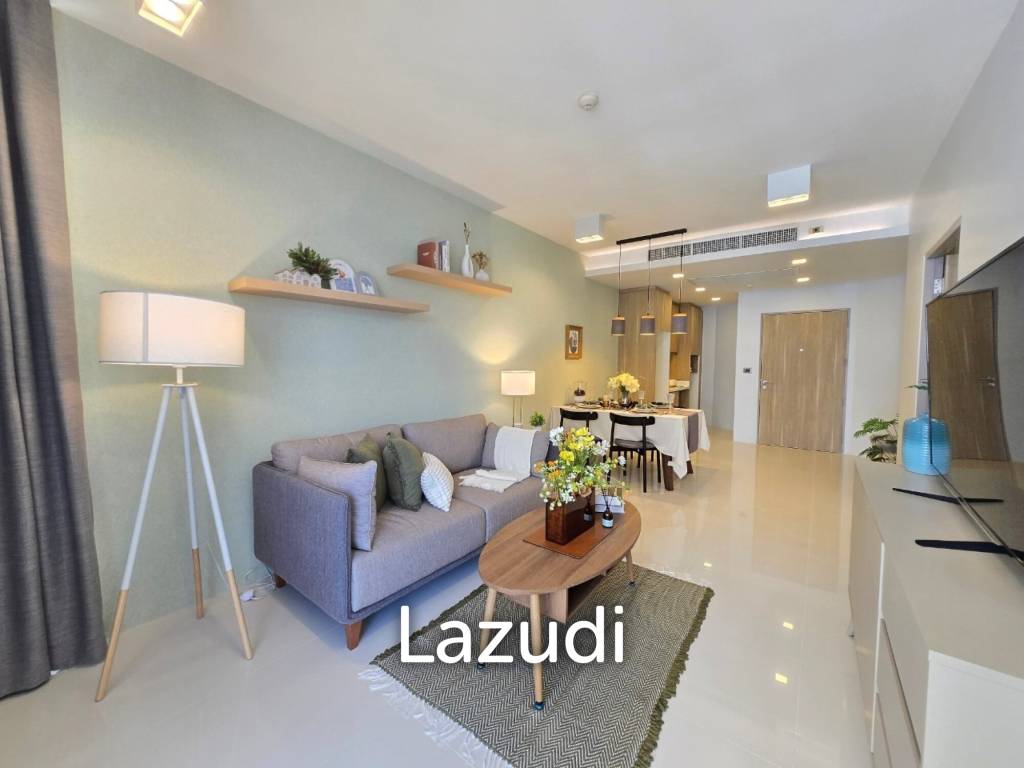Corner unit in 4th floor with pool and garden view. Close to beach