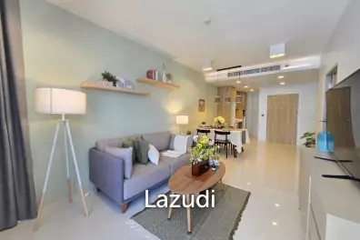 Corner unit in 4th floor with pool and garden view. Close to beach