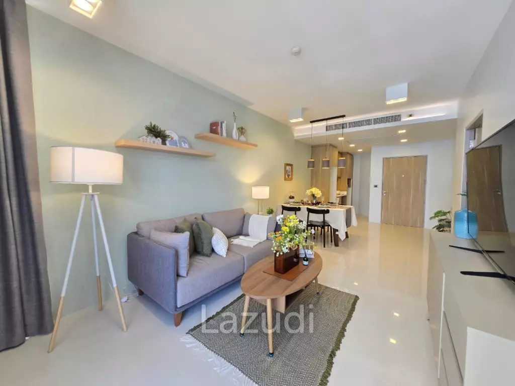 Corner unit in 4th floor with pool and garden view. Close to beach