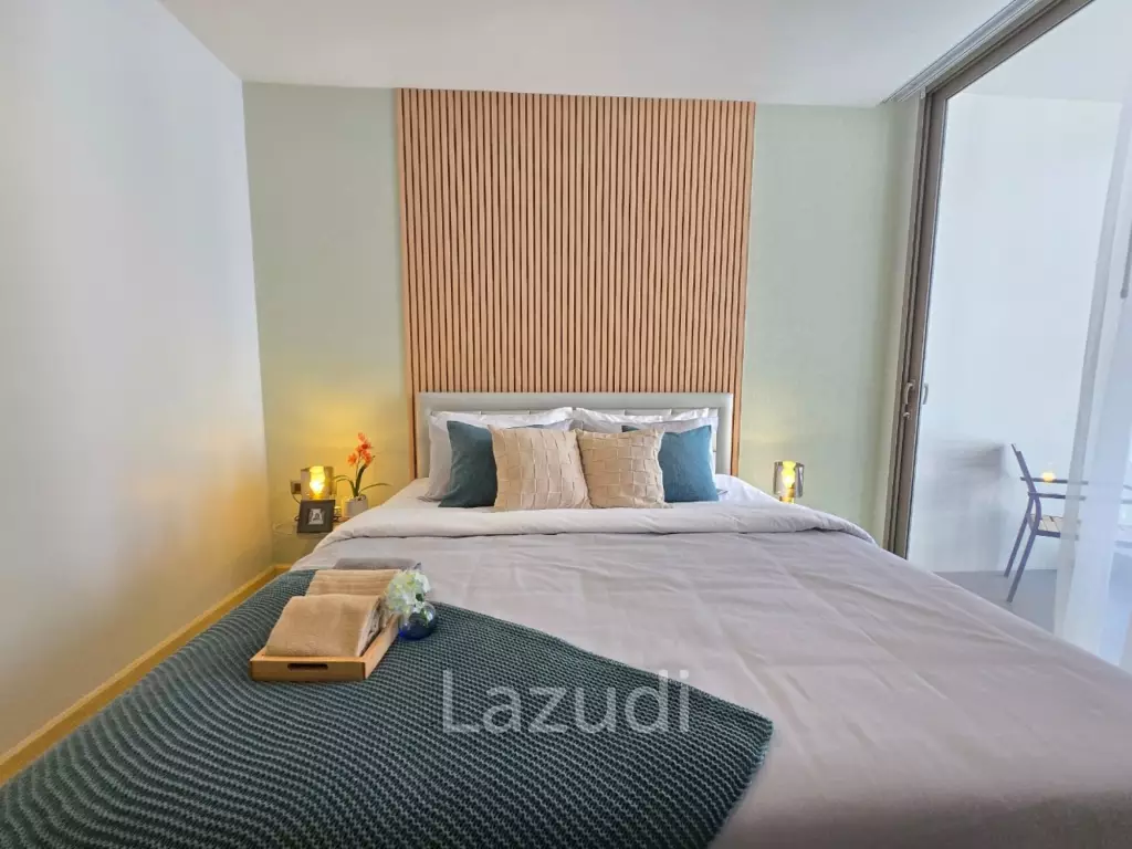 Corner unit in 4th floor with pool and garden view. Close to beach