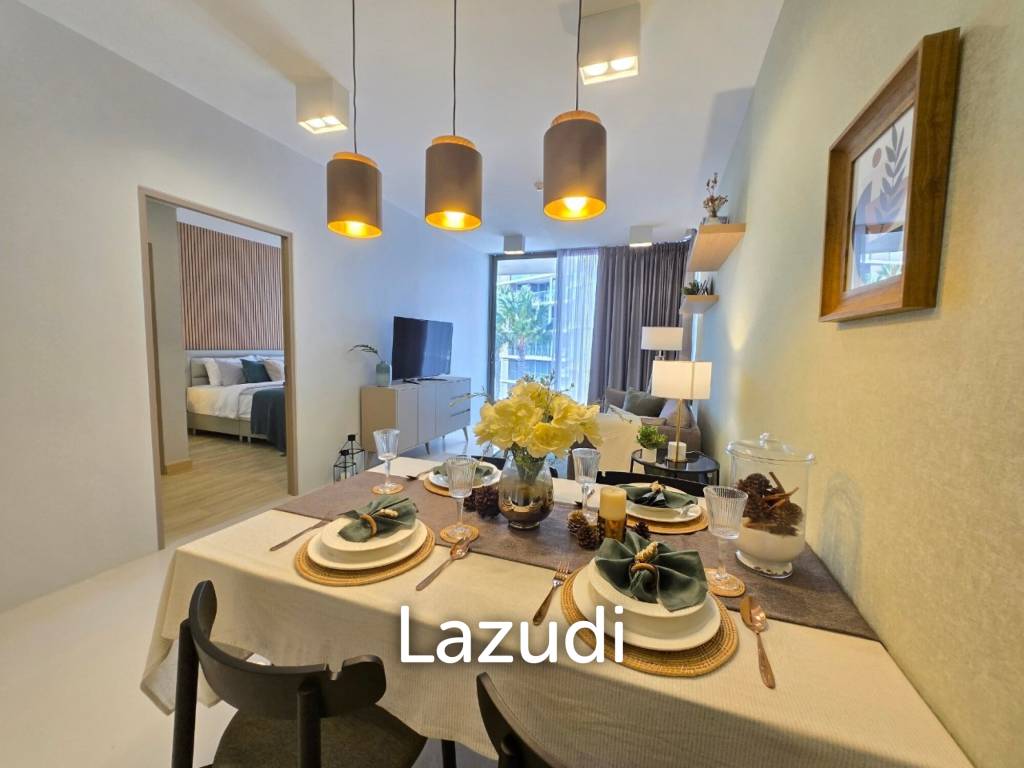 Corner unit in 4th floor with pool and garden view. Close to beach