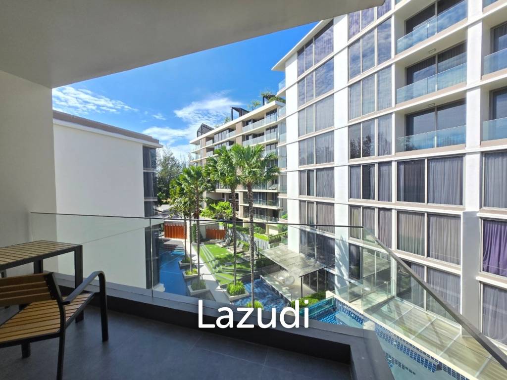 Corner unit in 4th floor with pool and garden view. Close to beach