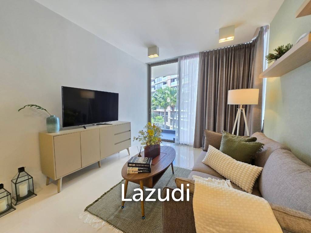 Corner unit in 4th floor with pool and garden view. Close to beach
