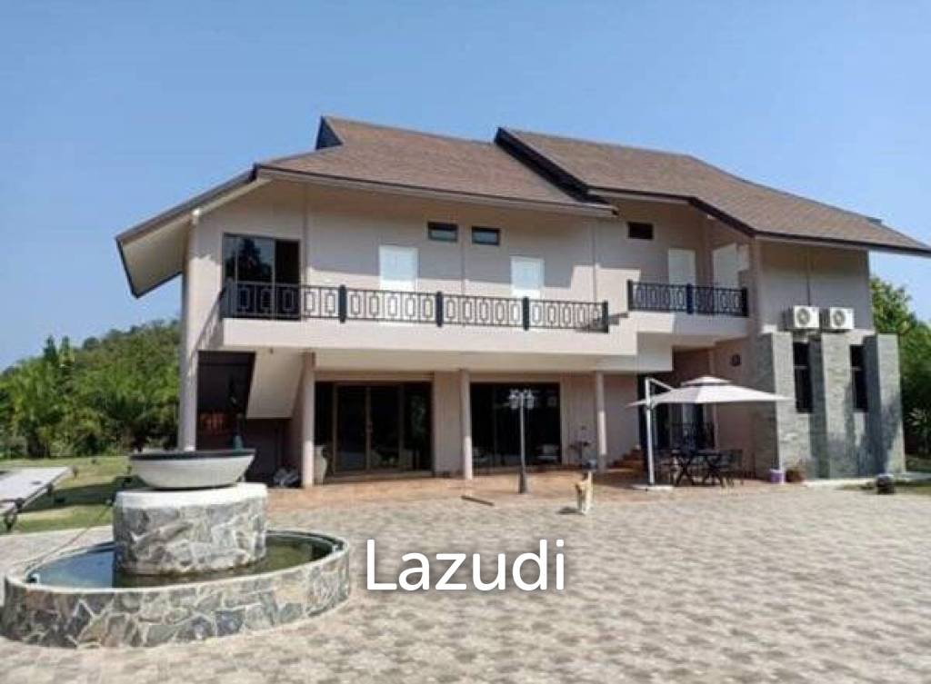 Great Design 2 storey pol villa with 2 guest villas