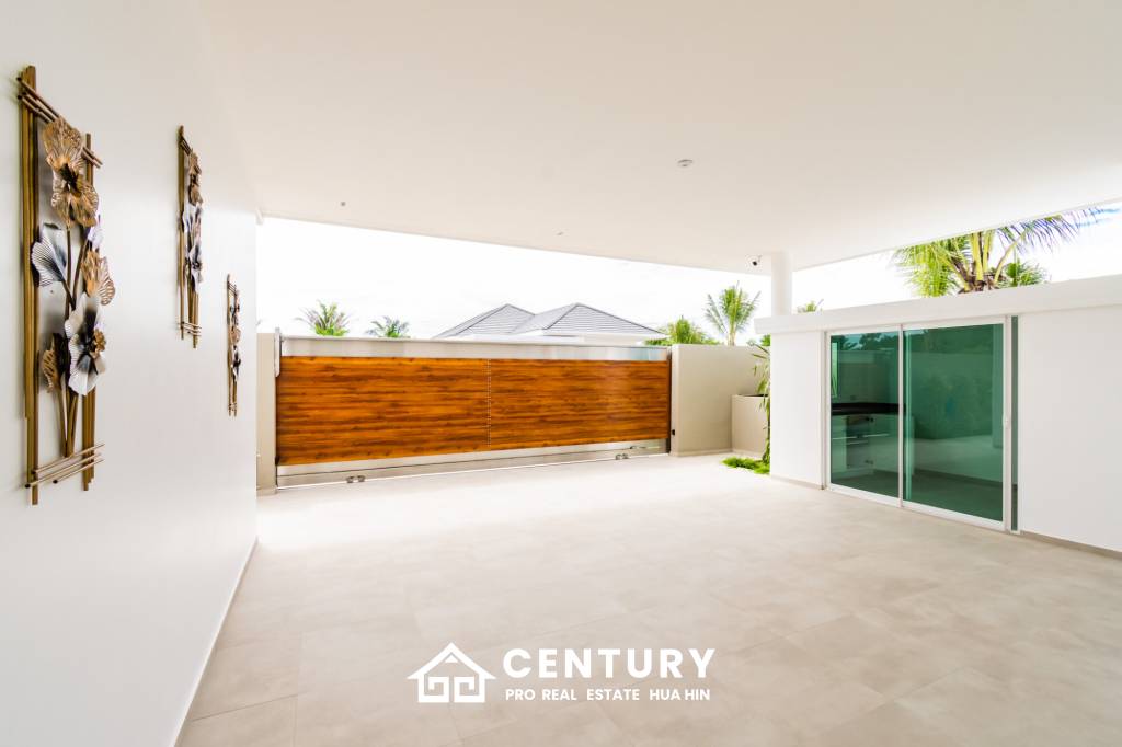 723 ตร.ม 3 เตียง 3 อาบน้ำ วิลล่า For ขาย