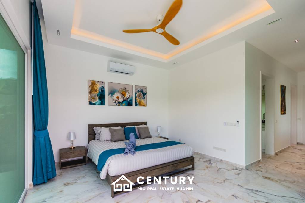 723 ตร.ม 3 เตียง 3 อาบน้ำ วิลล่า For ขาย