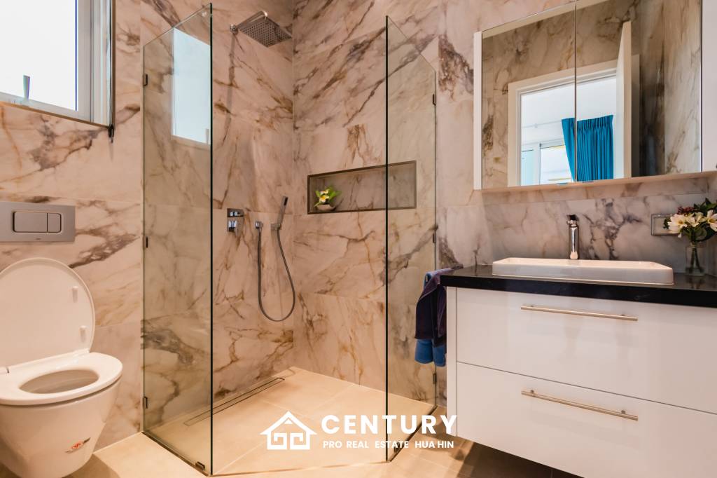 723 ตร.ม 3 เตียง 3 อาบน้ำ วิลล่า For ขาย