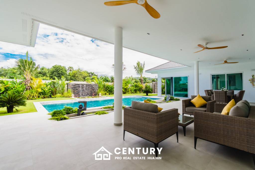 723 ตร.ม 3 เตียง 3 อาบน้ำ วิลล่า For ขาย