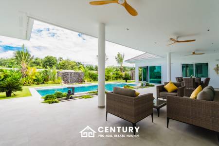 723 ตร.ม 3 เตียง 3 อาบน้ำ วิลล่า For ขาย