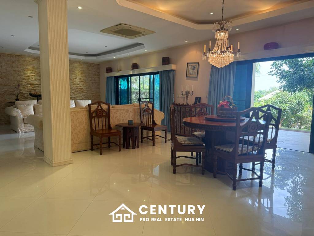 PALM HILL CONDO : 3 bed on ground floor with large condo