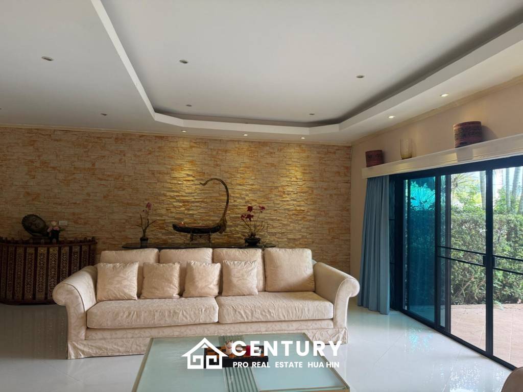 PALM HILL CONDO : 3 bed on ground floor with large condo