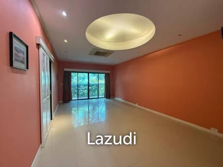 PALM HILL CONDO : 3 bed on ground floor with large condo