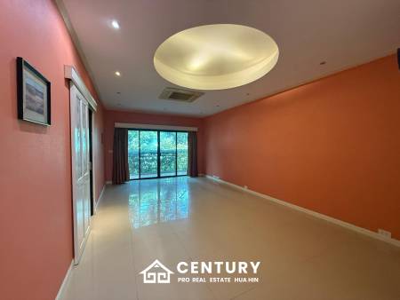 PALM HILL CONDO : 3 bed on ground floor with large condo