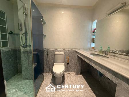 PALM HILL CONDO : 3 bed on ground floor with large condo