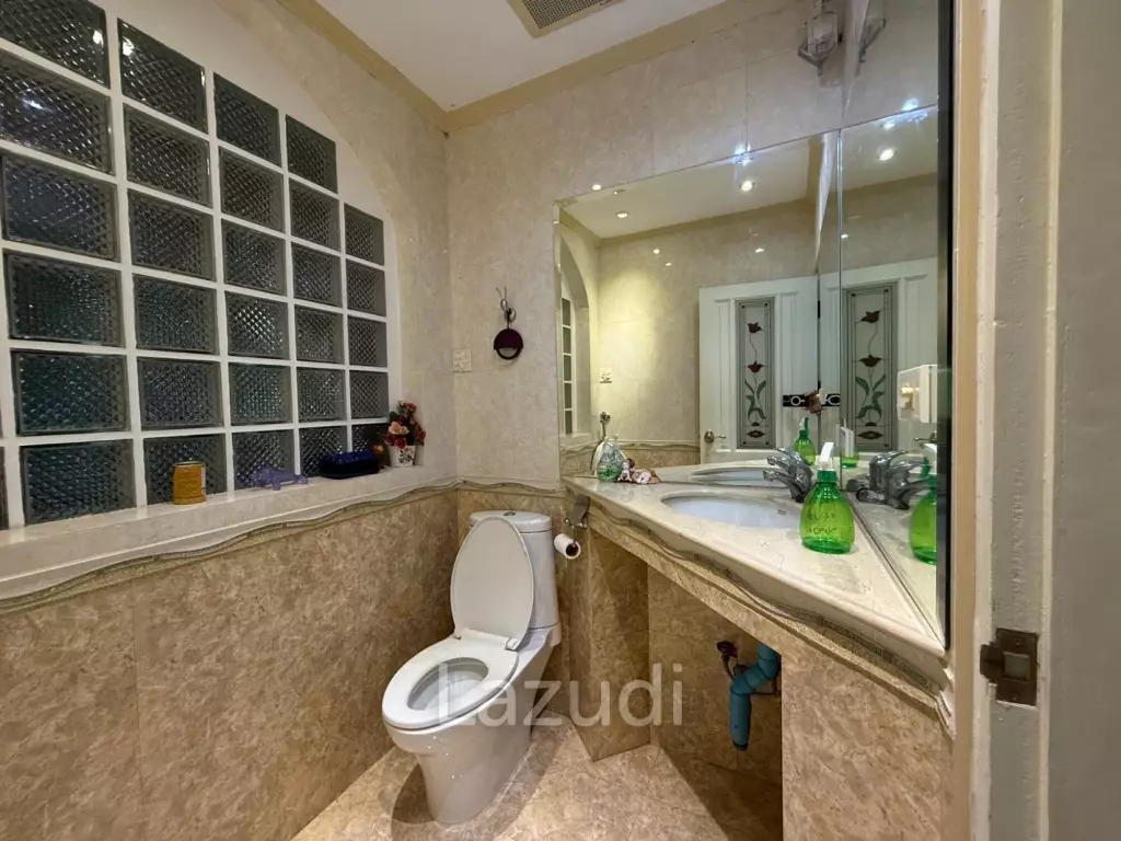 PALM HILL CONDO : 3 bed on ground floor with large condo