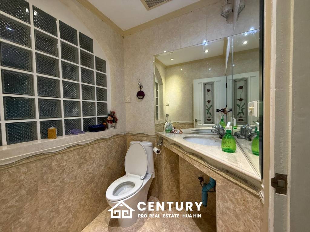 PALM HILL CONDO : 3 bed on ground floor with large condo