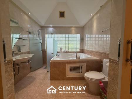 PALM HILL CONDO : 3 bed on ground floor with large condo