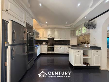 PALM HILL CONDO : 3 bed on ground floor with large condo