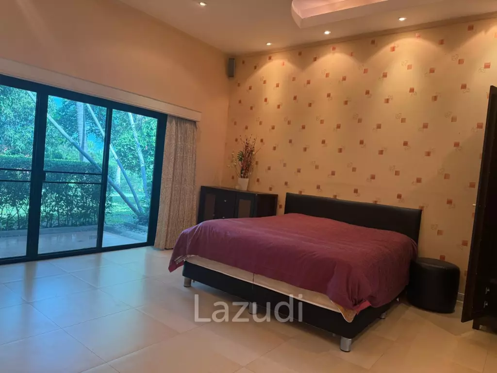 PALM HILL CONDO : 3 bed on ground floor with large condo