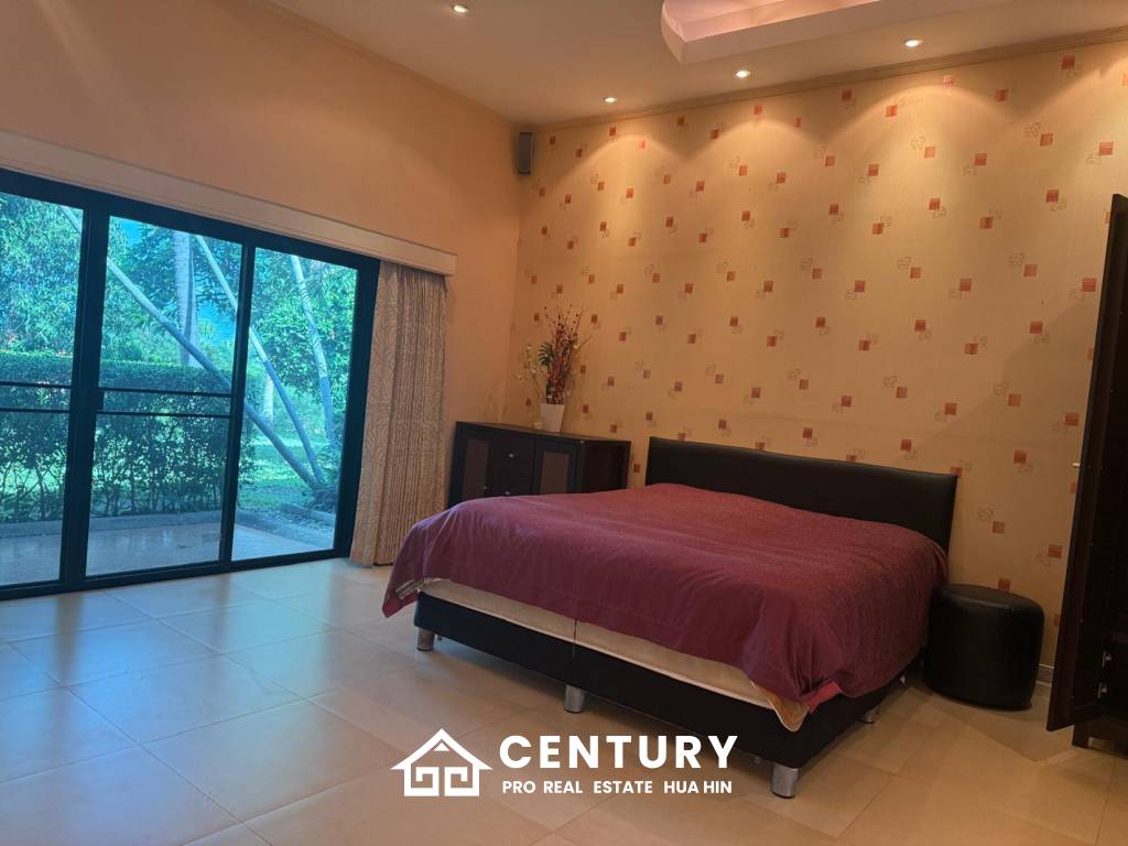 PALM HILL CONDO : 3 bed on ground floor with large condo