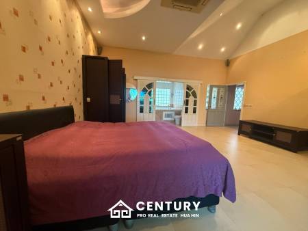 PALM HILL CONDO : 3 bed on ground floor with large condo