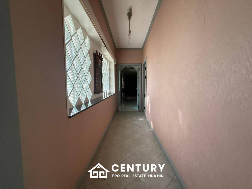 PALM HILL CONDO : 3 bed on ground floor with large condo