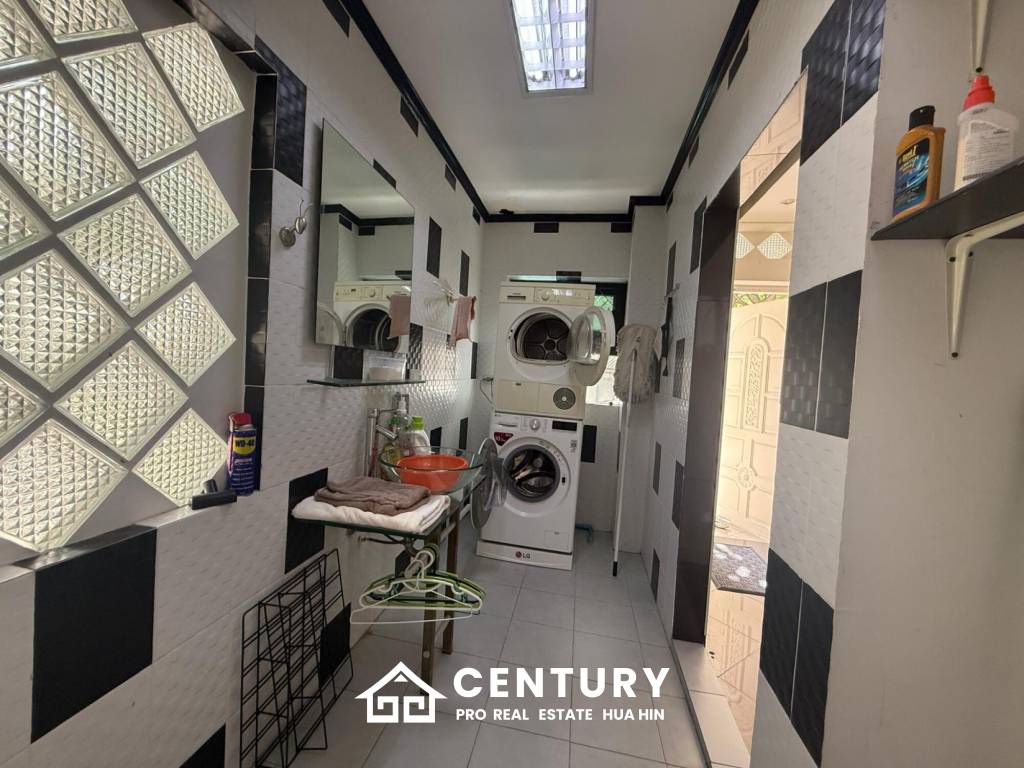 PALM HILL CONDO : 3 bed on ground floor with large condo