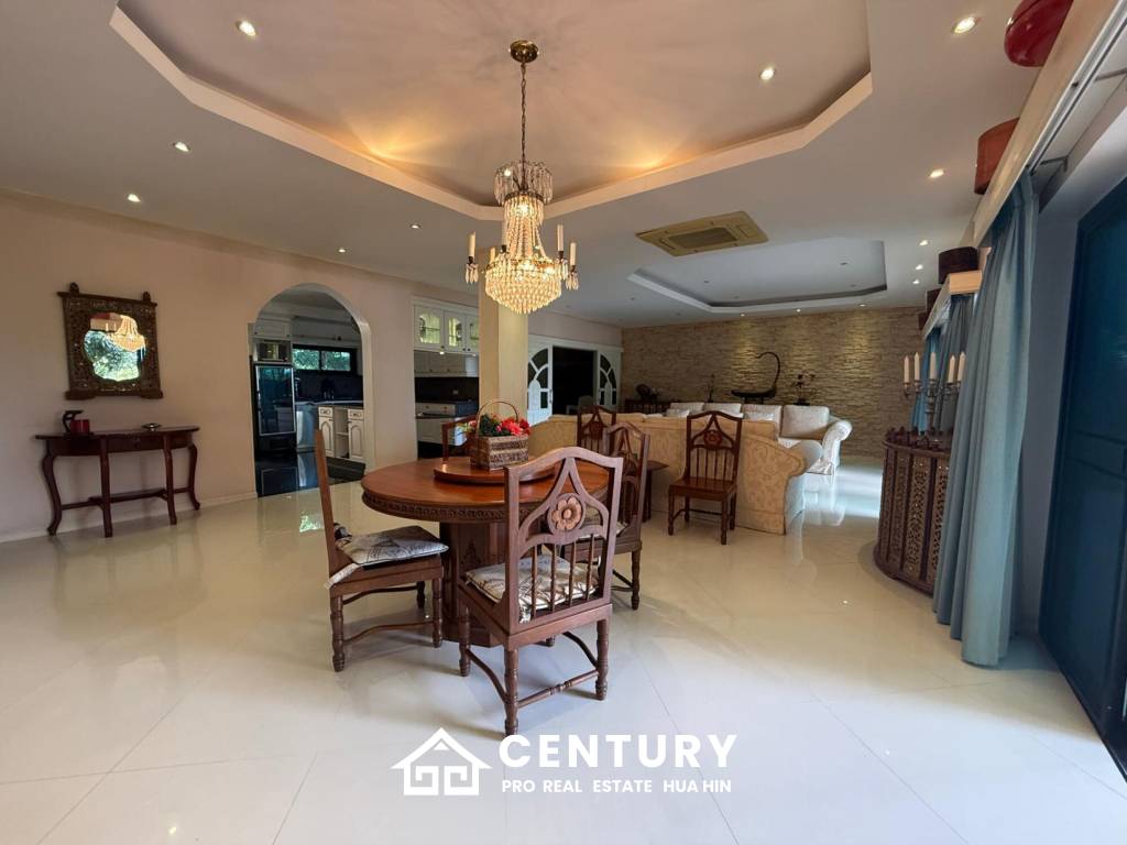 PALM HILL CONDO : 3 bed on ground floor with large condo