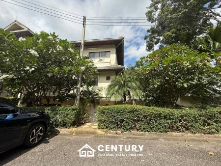 PALM HILL CONDO : 3 bed on ground floor with large condo