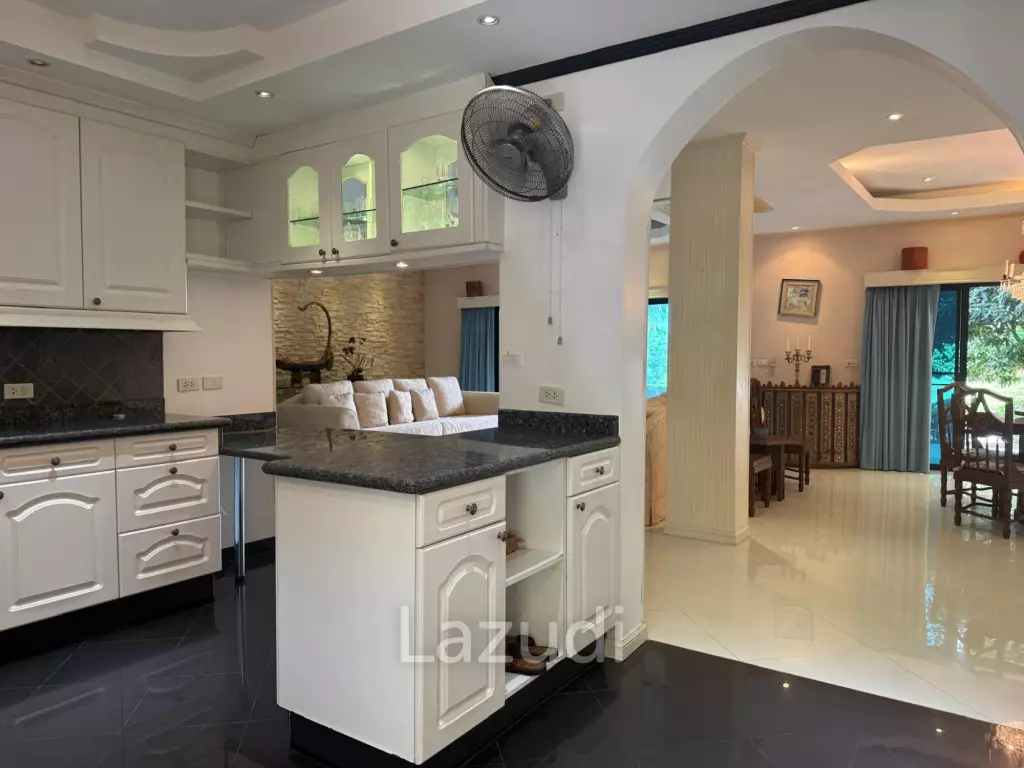 PALM HILL CONDO : 3 bed on ground floor with large condo