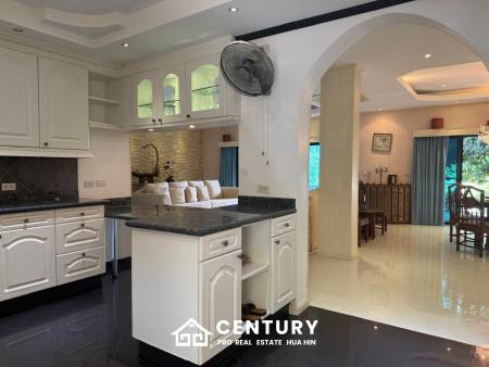 PALM HILL CONDO : 3 bed on ground floor with large condo