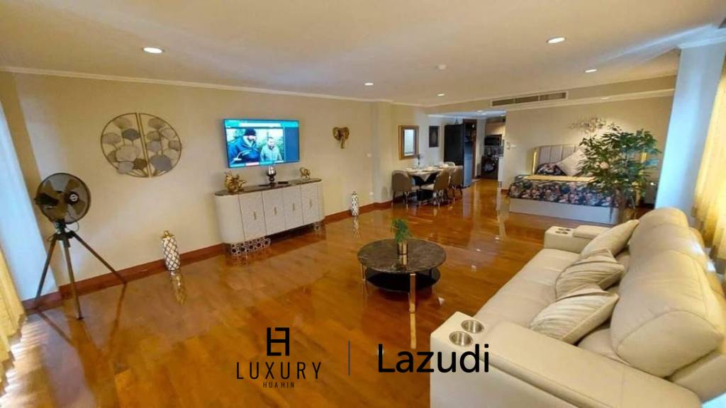 Eckwohnung - oberstes Stockwerk / 70qm / Designermöbel / moderne Küche