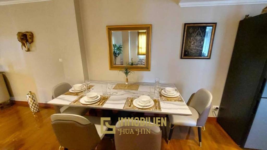 Eckwohnung - oberstes Stockwerk / 70qm / Designermöbel / moderne Küche