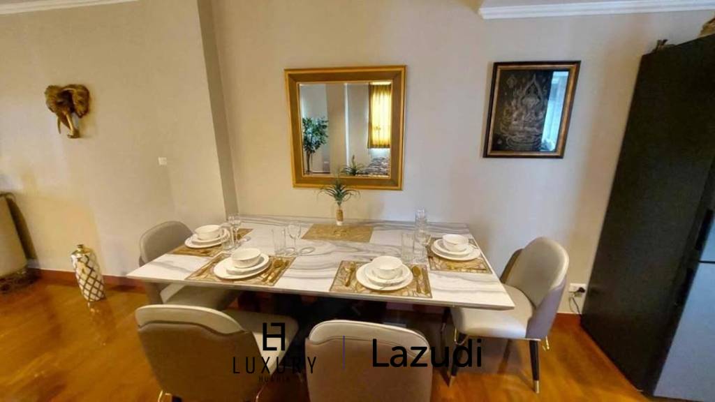 Eckwohnung - oberstes Stockwerk / 70qm / Designermöbel / moderne Küche