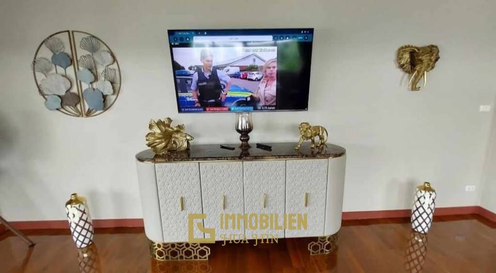 Eckwohnung - oberstes Stockwerk / 70qm / Designermöbel / moderne Küche