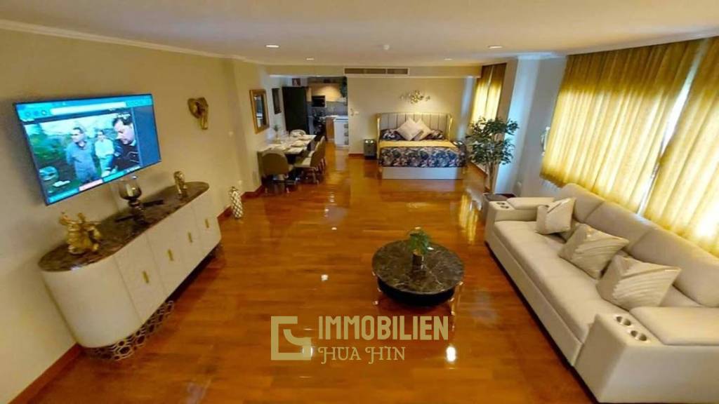 Eckwohnung - oberstes Stockwerk / 70qm / Designermöbel / moderne Küche