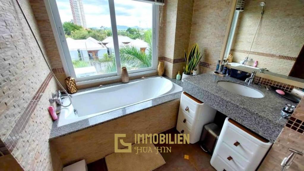 Eckwohnung - oberstes Stockwerk / 70qm / Designermöbel / moderne Küche