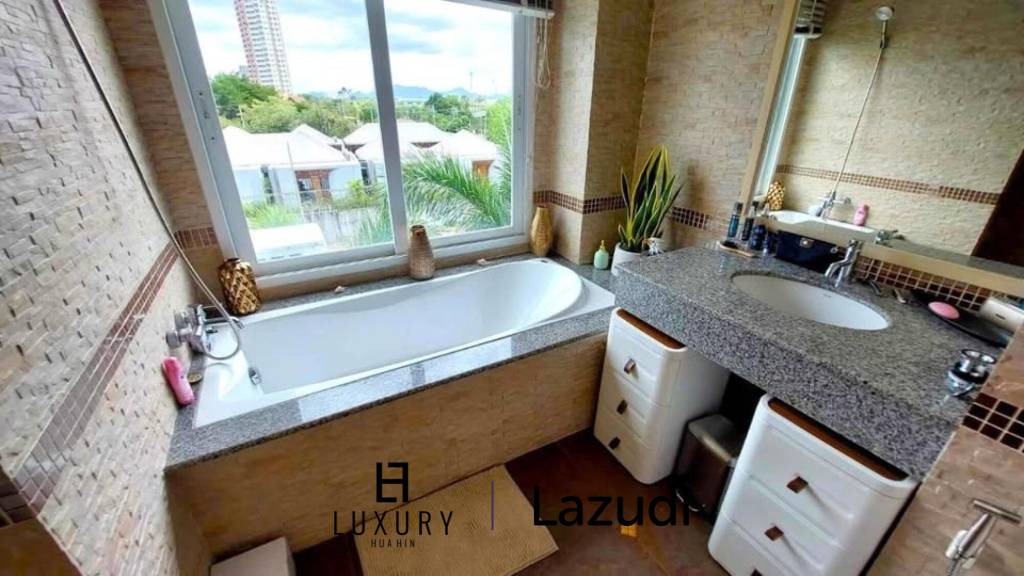 Eckwohnung - oberstes Stockwerk / 70qm / Designermöbel / moderne Küche